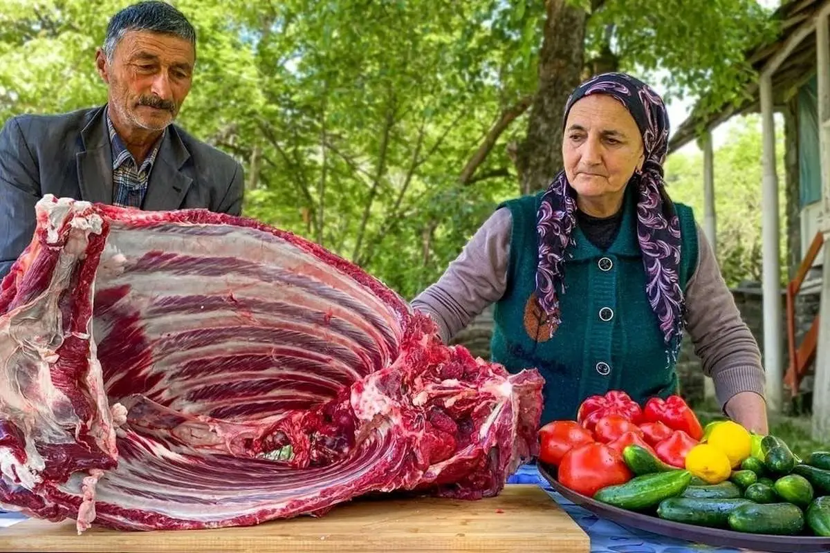 (ویدئو) پخت کباب محلی با دنده گاو در آذربایجان