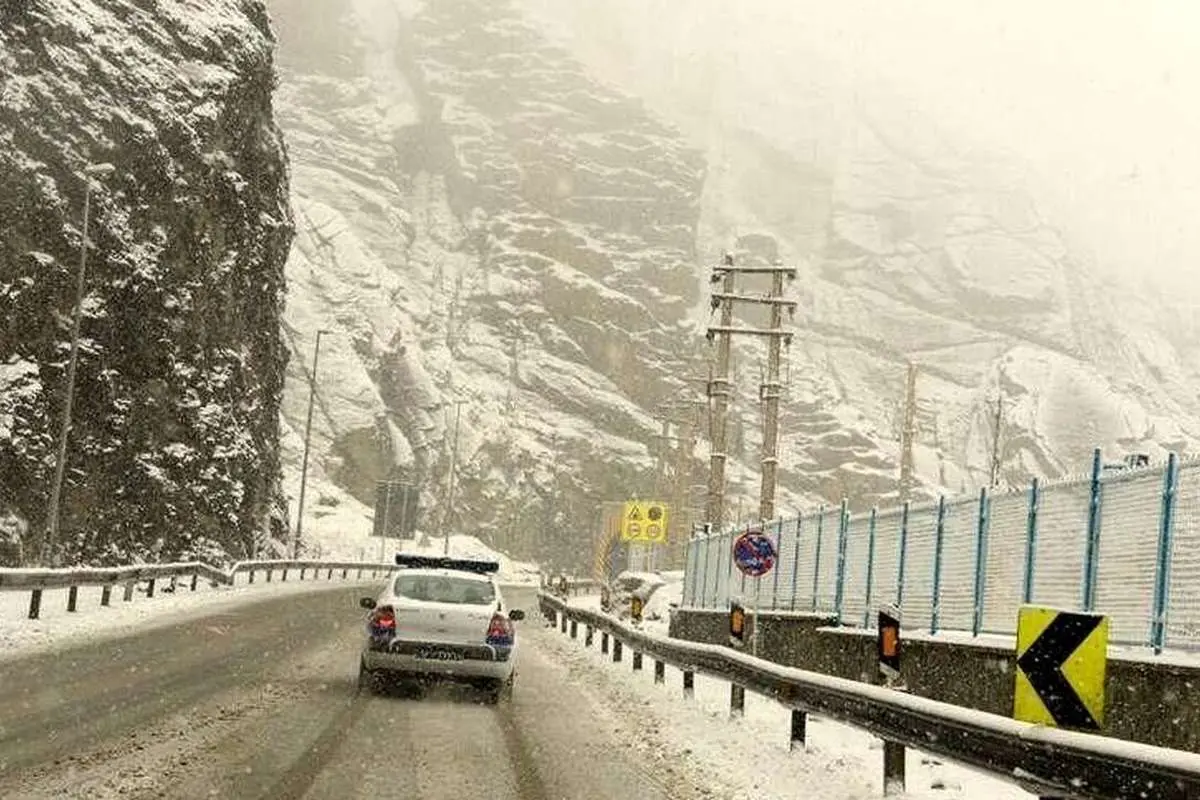 آغاز بارش برف در محور چالوس