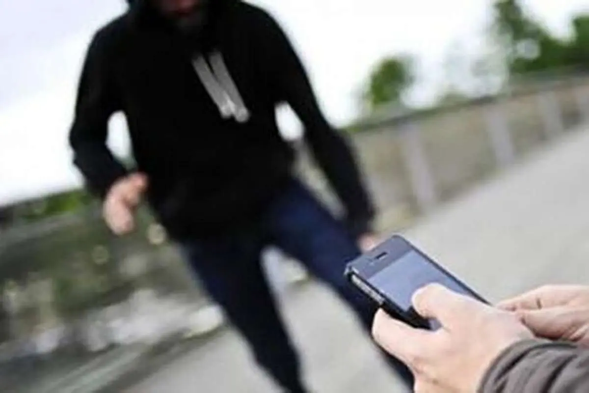 (ویدئو) سرقت موبایل ۲ خانم در یکی از رستورانهای تهران