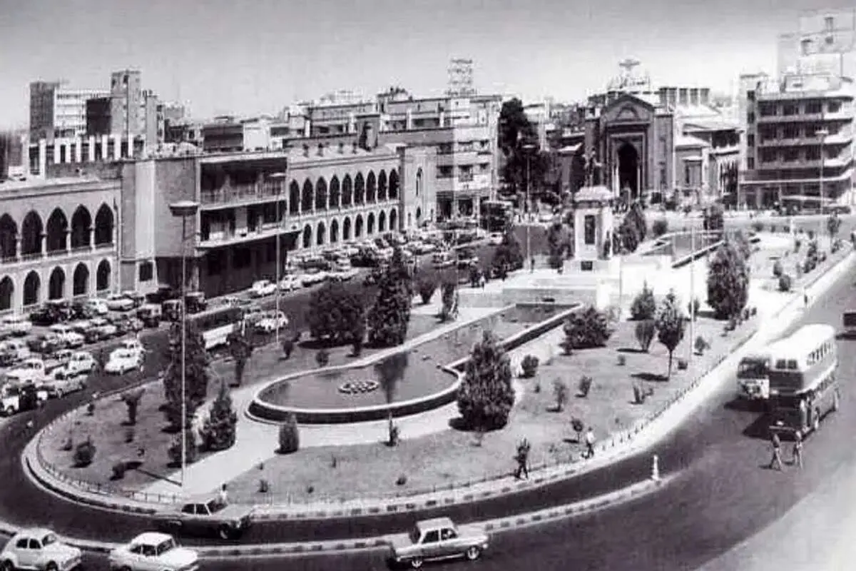 میدان توپخانه به قلم یک بلیتفروش دهه ۳۰