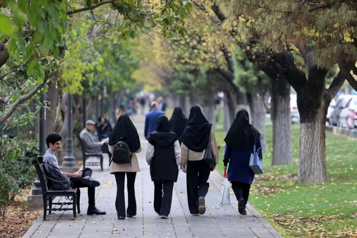 کیهان: باید به انتقاد‌های دلسوزانه‌ای که از قانون عفاف وحجاب می‌شود، توجه کرد