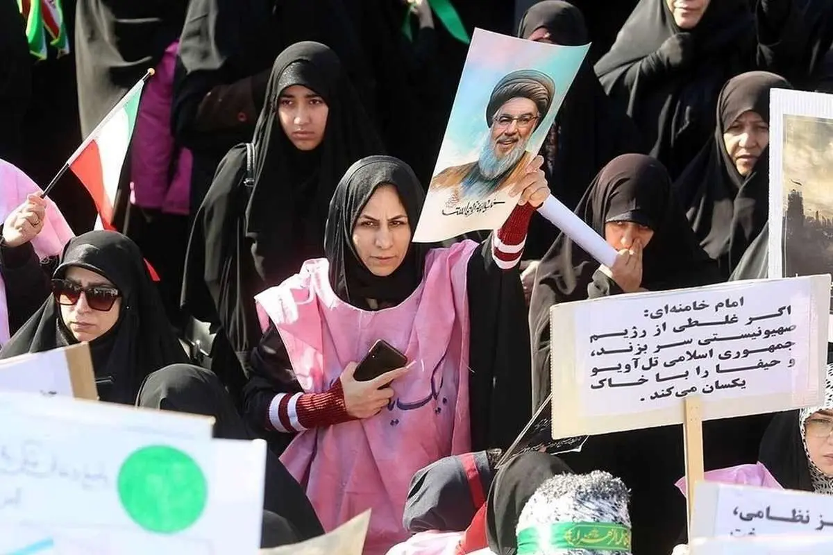 (تصاویر) زنان قمی کفن پوش شدند