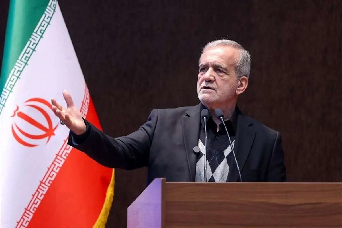 حمله روزنامه اصولگرا به پزشکیان: واژه «نمیگذارند» توسط احمدینژاد ایجاد شد