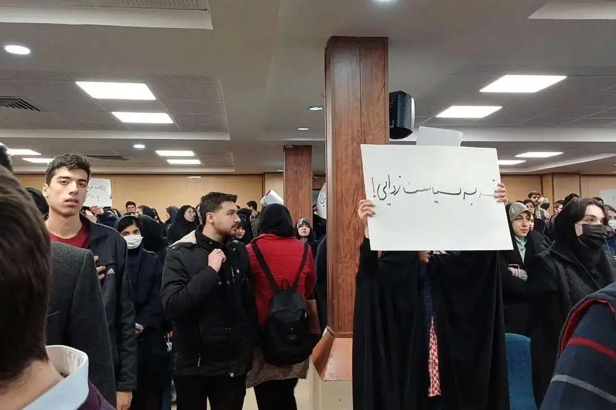 (ویدئو) تجمع بسیجیان و شعار دادن آنها علیه دولت