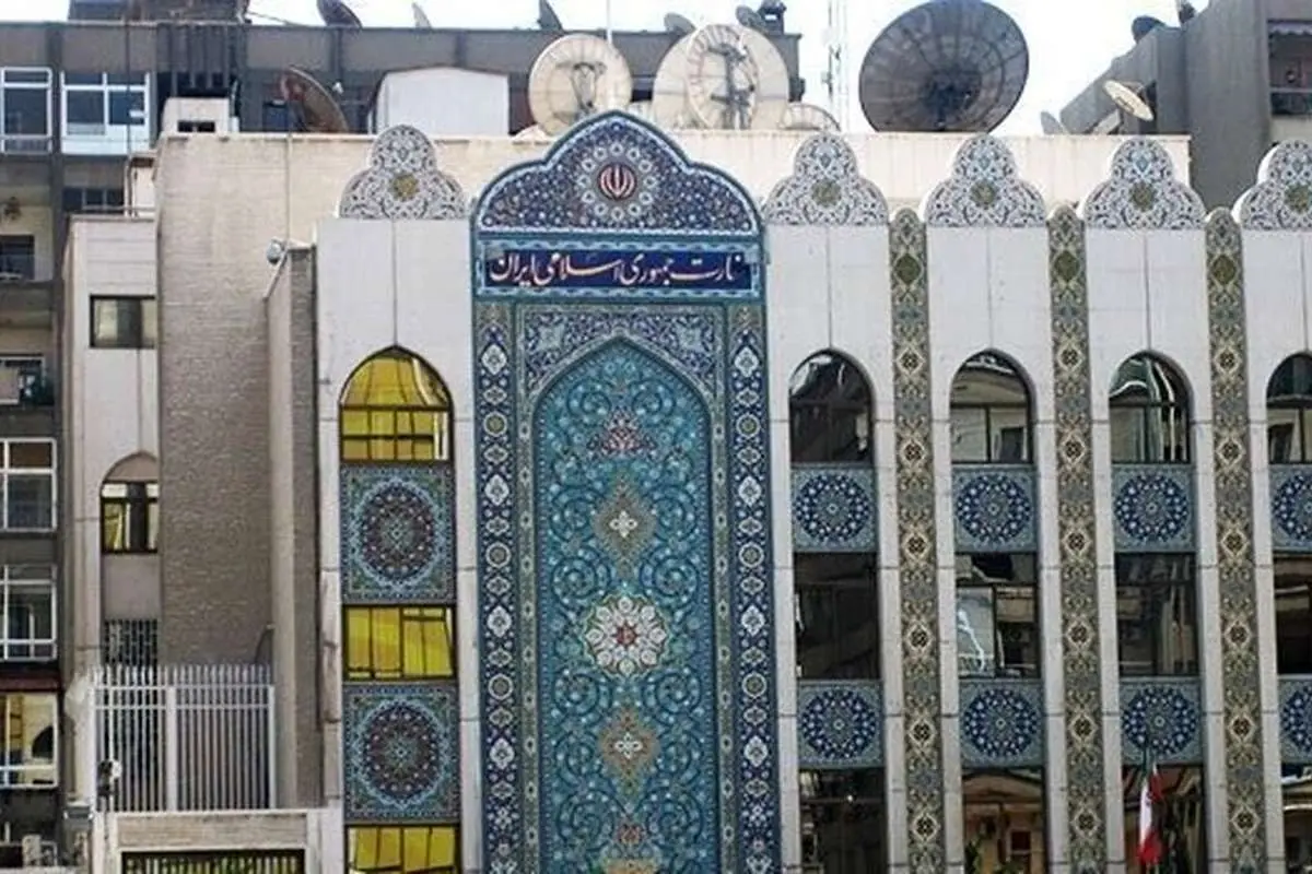 (تصاویر) تعرض عناصر مسلح به سفارت ایران در دمشق