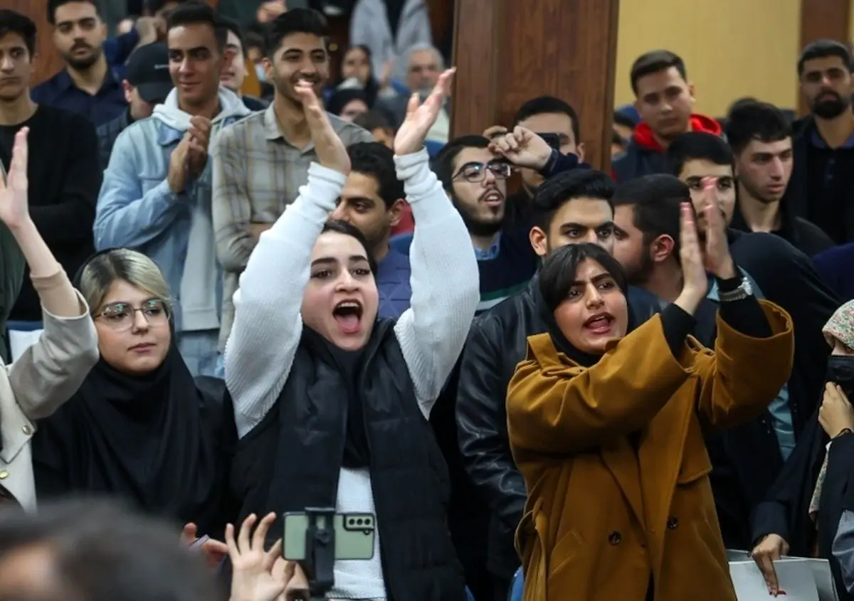 (تصاویر) تنش در نشست دانشجویان با سخنگوی دولت