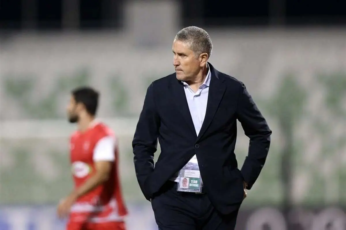 کارلوس گاریدو توپ را به زمین مدیران پرسپولیس انداخت