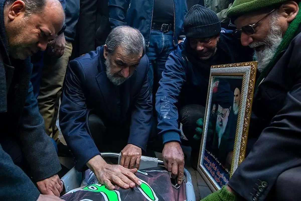 (تصاویر) محسن رضایی در مراسم تشییع مادر ۴ شهید