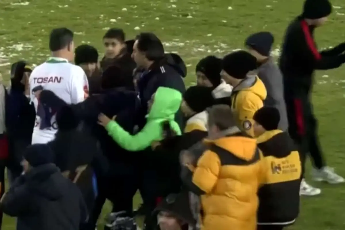 (عکس) علی دایی محبوبترین چهره بازی تیمملی ۹۸ و منتخب مشهد