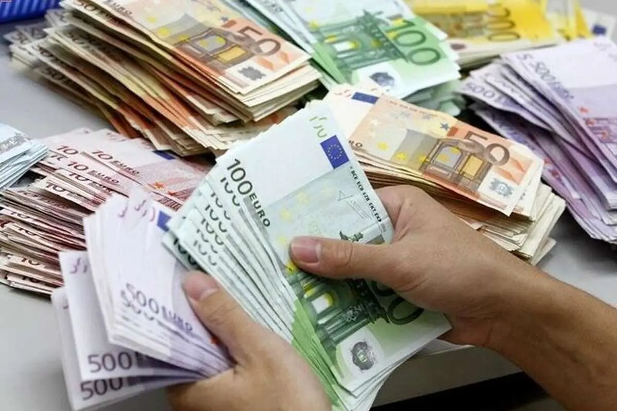 فعالیت بازار ارز تجاری رسما آغاز شد