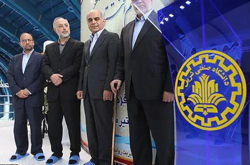 عکس> رئیس سازمان انرژی اتمی در استخر دانشگاه