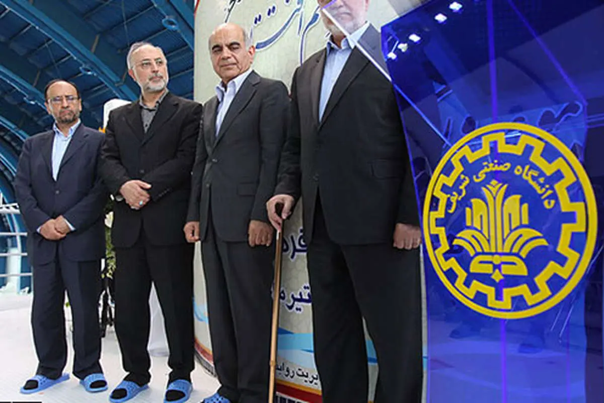 عکس> رئیس سازمان انرژی اتمی در استخر دانشگاه