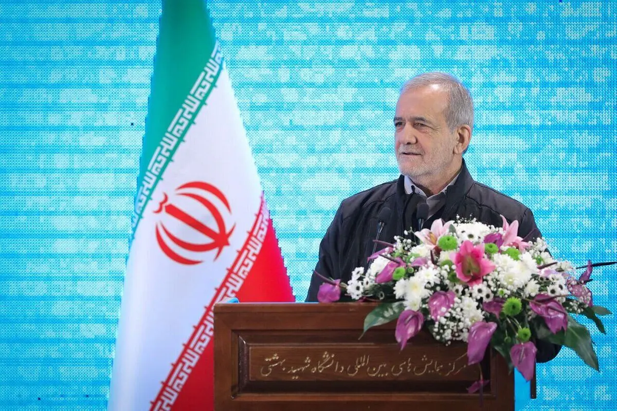 (تصاویر) تقدیر پزشکیان از فواد ایزدی؛ قاب‌های جالب از حداد عادل