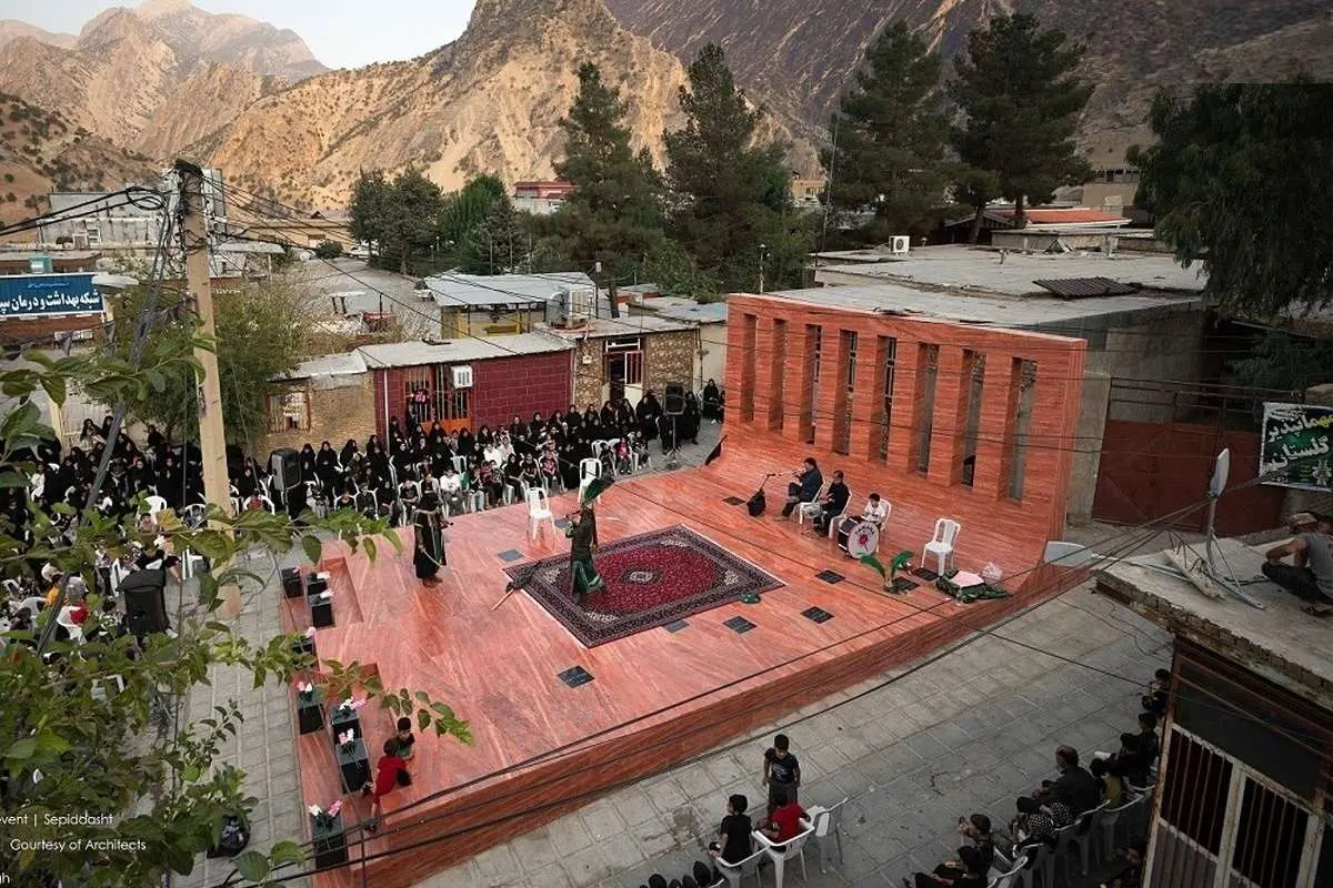 (تصاویر) طراحی خاص یک «صحنه» در لرستان برندۀ جایزه معماری شد