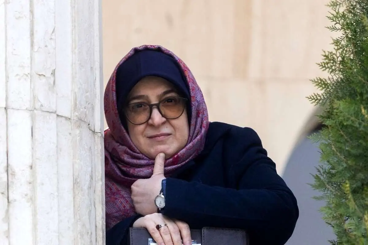 (تصاویر) حاشیه جلسه هیئت دولت؛ ژست جالب فاطمه مهاجرانی