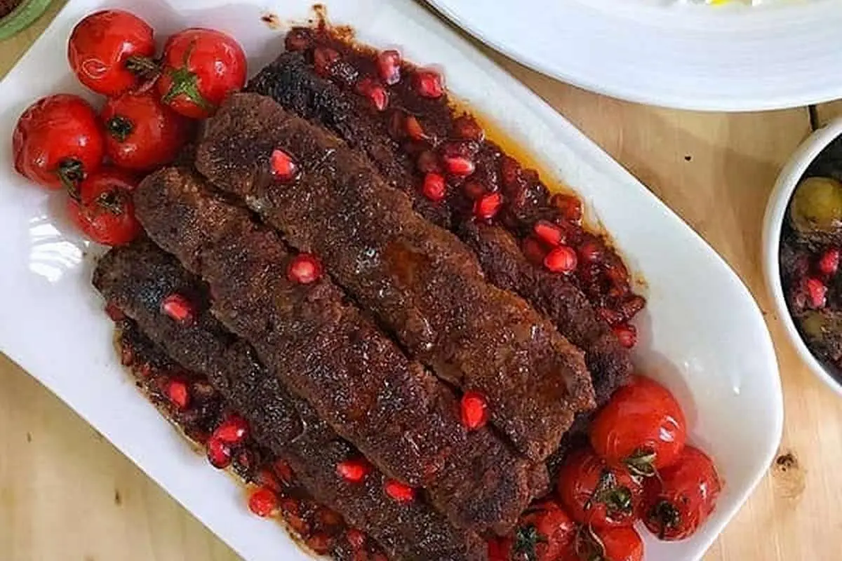 کباب تابهای با سس انار؛ یک طعم متفاوت و خوشمزه