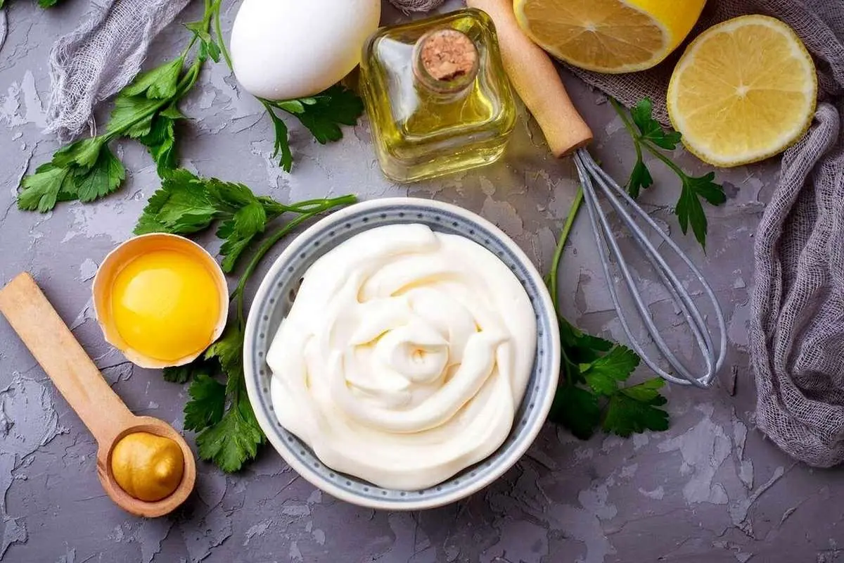 (ویدیو) طرز تهیه سس مایونز در خانه با ۵۰ میلی لیتر شیر