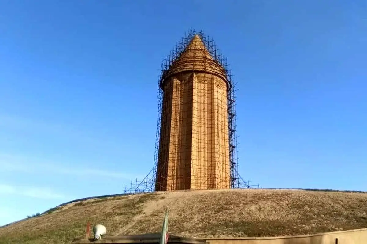 گنبد قابوس پشت داربستها؛ فرونشست گریبان بلندترین برج آجری جهان