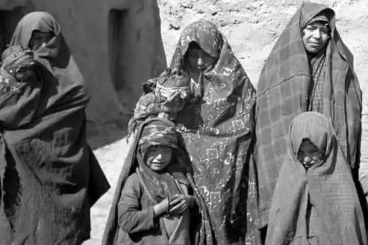 تصاویری از روز برفی باب همایون تا مادر ناصرالدین شاه و خواجهاش