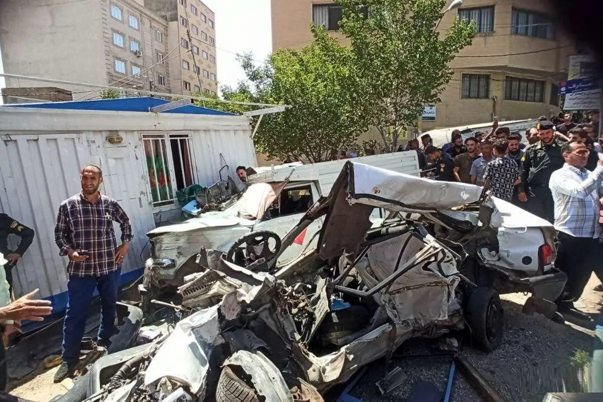 (ویدئو) تصویری عجیب از مچاله شدن یک پژو ۲۰۷ در تبریز!