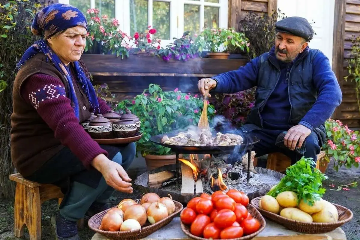 (ویدیو) پخت خورشت سنتی آذربایجان با گوشت و سبزیجات