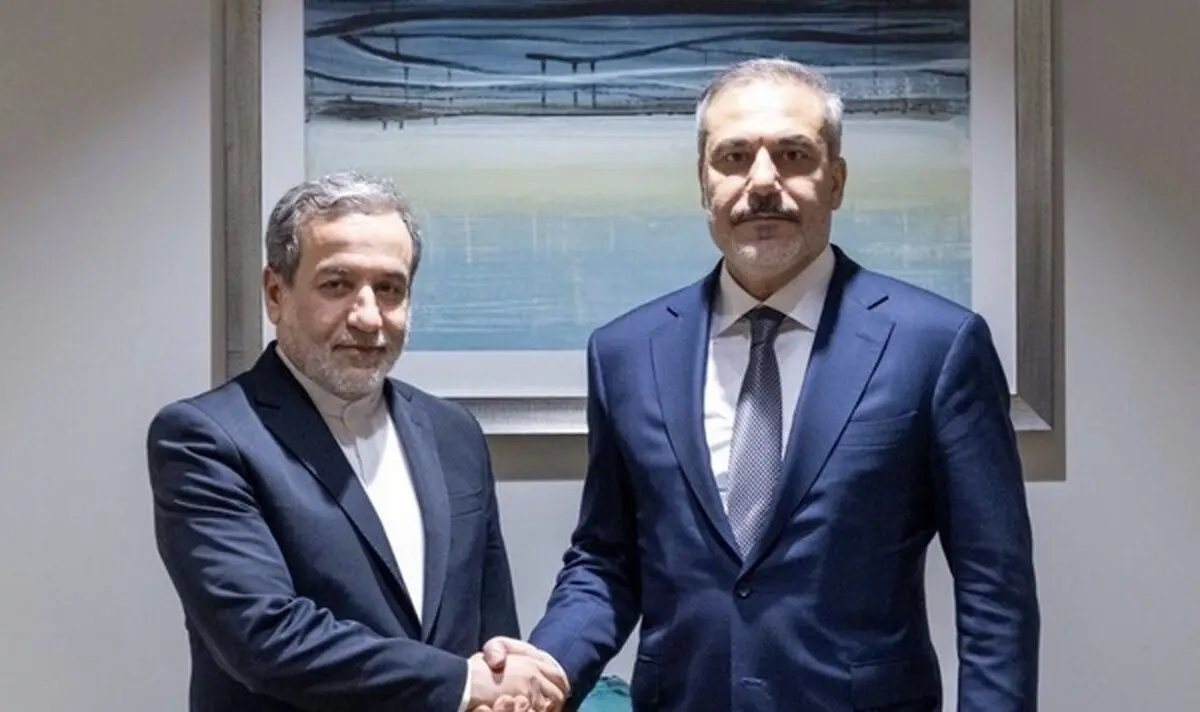 گفت وگوی عراقچی و وزیر خارجه ترکیه در قاهره