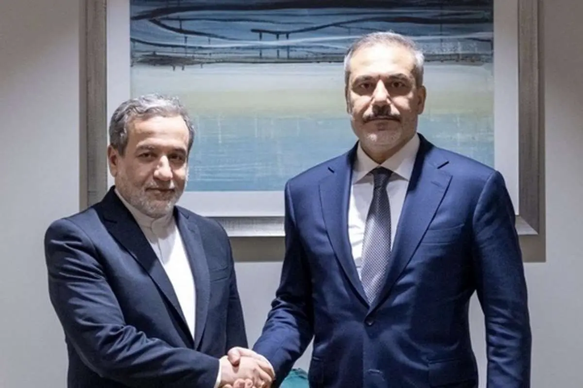 گفت وگوی عراقچی و وزیر خارجه ترکیه در قاهره