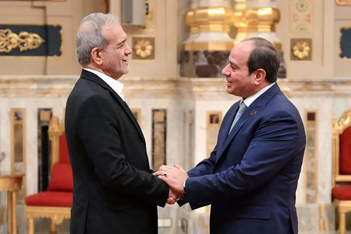 تصویر جالب از استقبال رییس جمهور مصر از پزشکیان