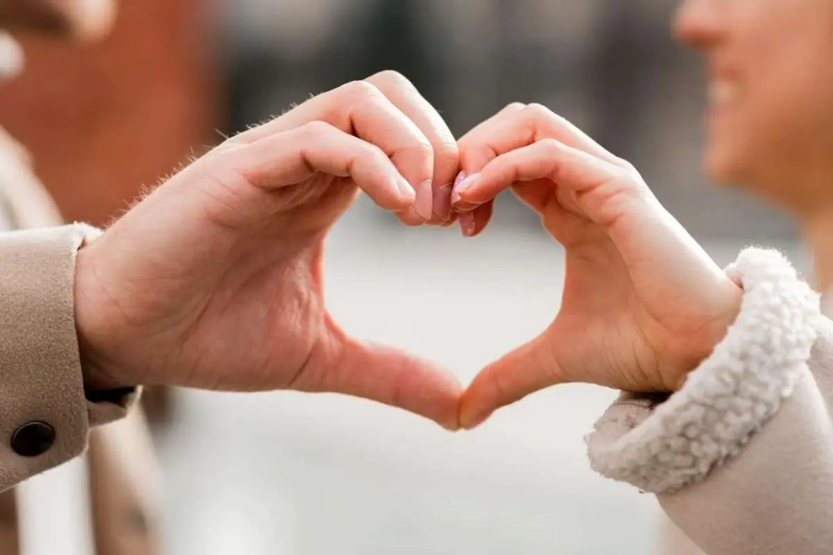 واکنش زنان به نشانههای عاشقانه هنگام سیری و گرسنگی