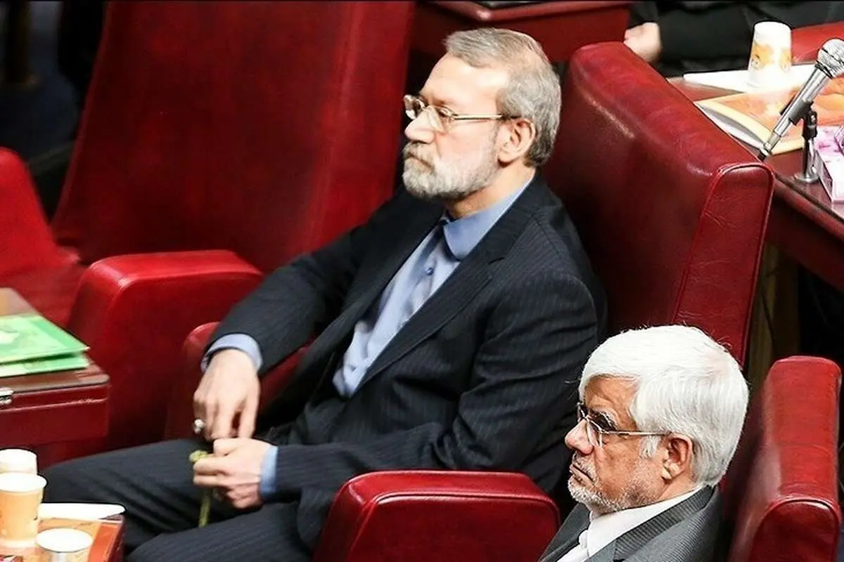 (تصاویر) گپ‌وگفت لاریجانی و عارف در جلسه مجمع تشخیص؛ سعید جلیلی هم بود