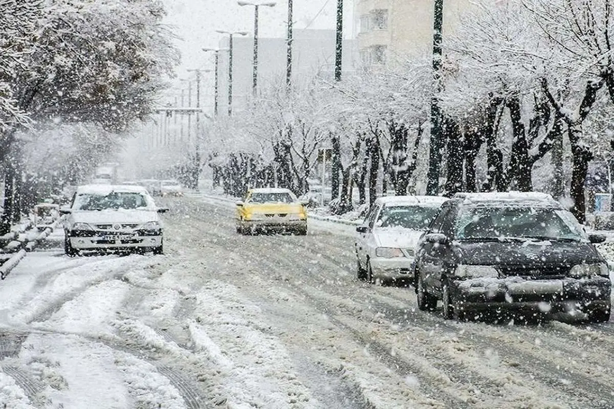 (ویدئو) هم اکنون؛ بارش برف در ارومیه