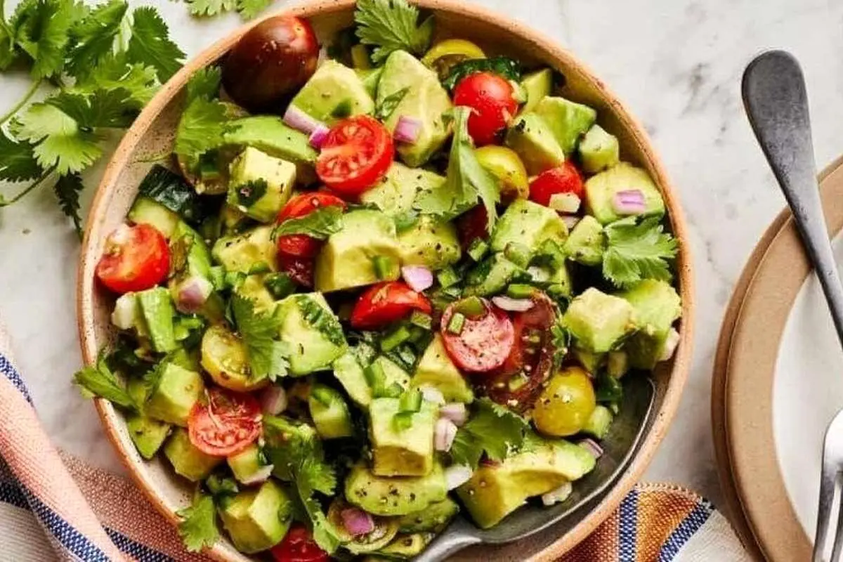 طرز تهیه انواع سالاد آووکادو: یک پیش غذای سالم و خوشمزه