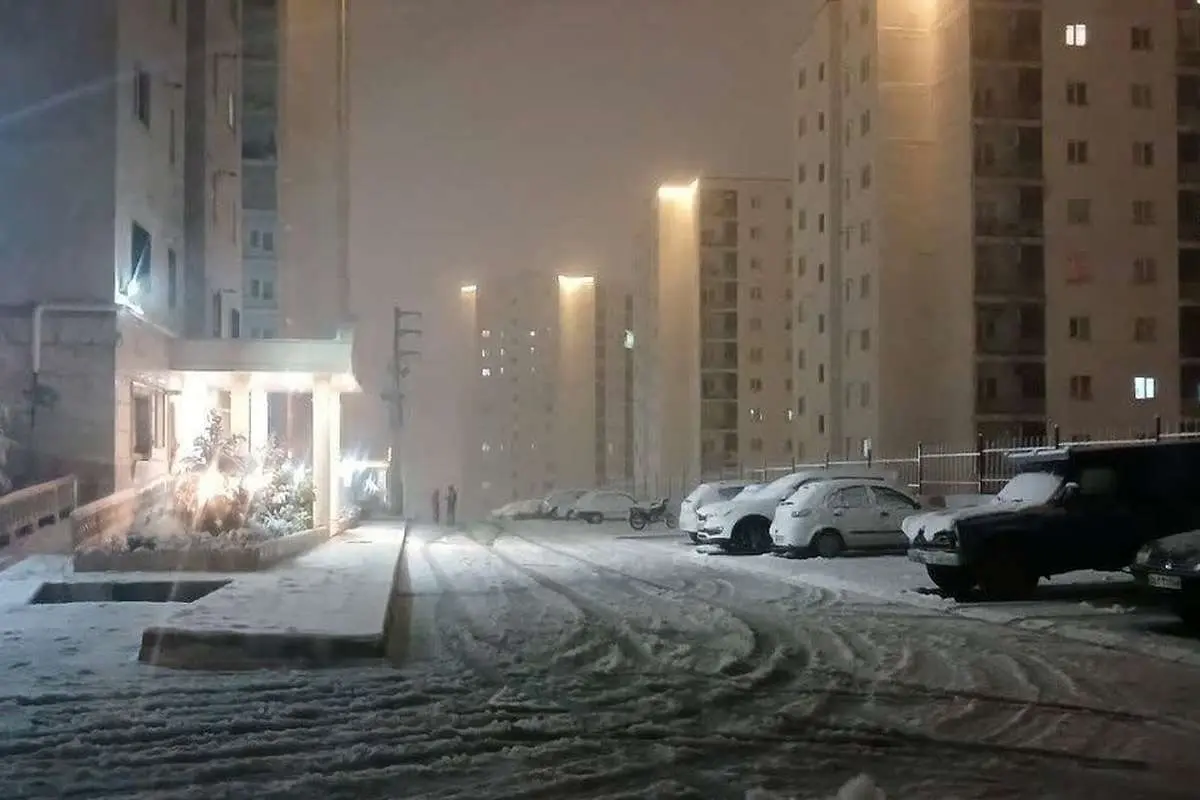 (تصاویر) بارش برف در پردیس تهران
