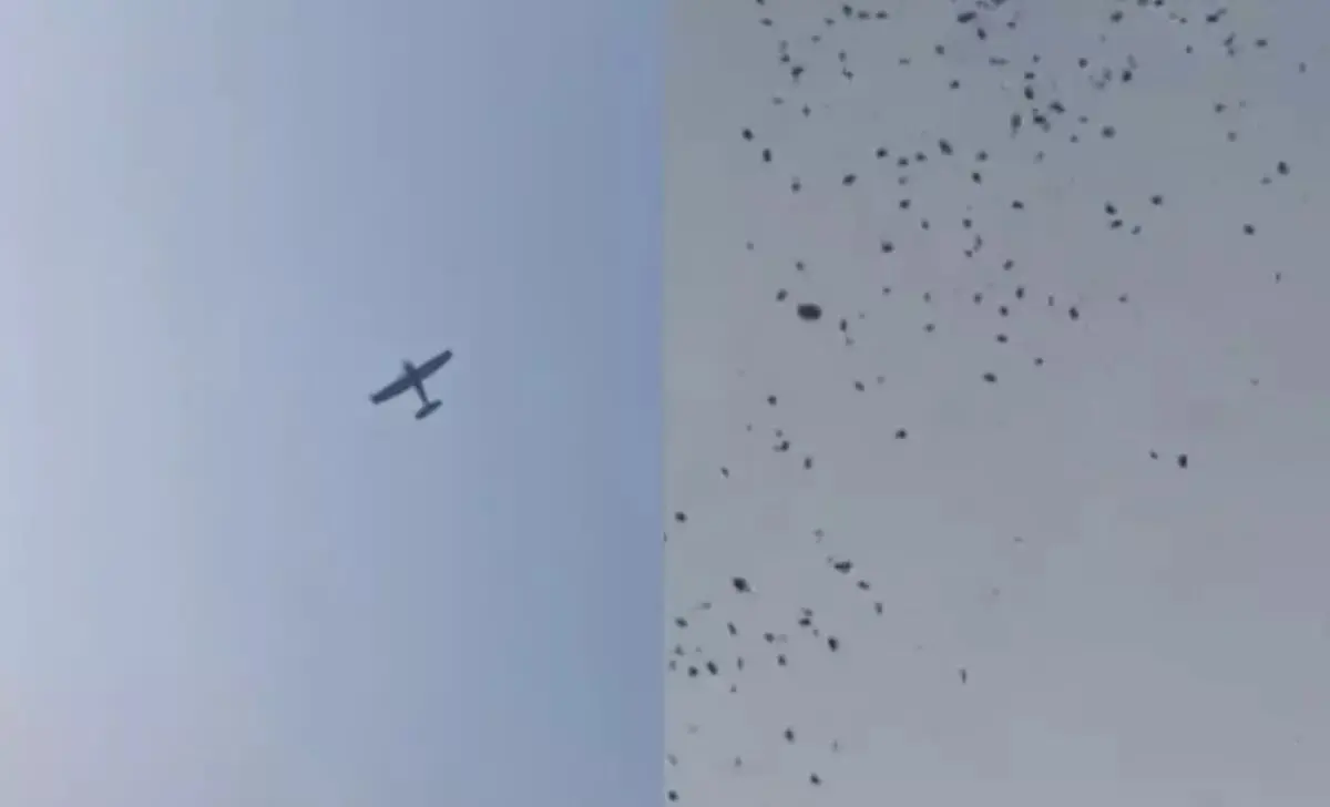 (ویدئو) پول پاشی یک هواپیمای شخصی در پاکستان