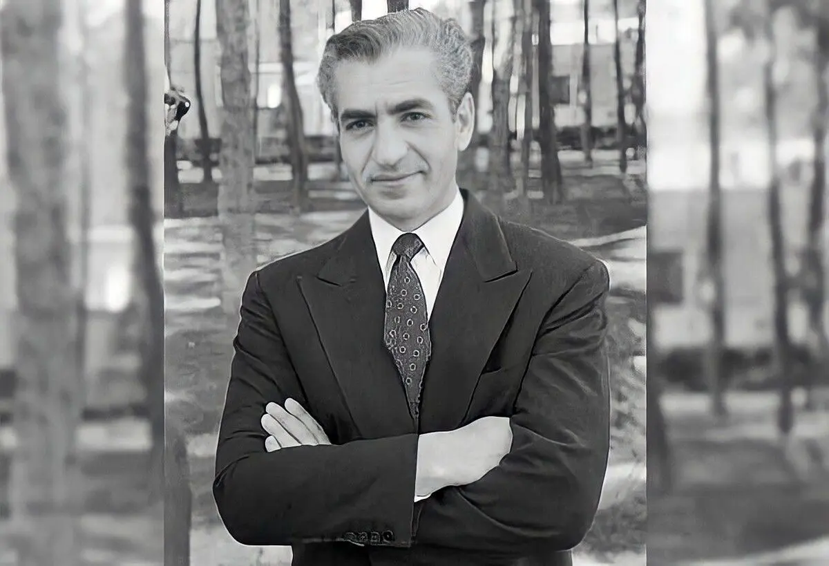 (عکس) خودروی شاه در بازگشت به تهران و برپایی «طاق نصرت»