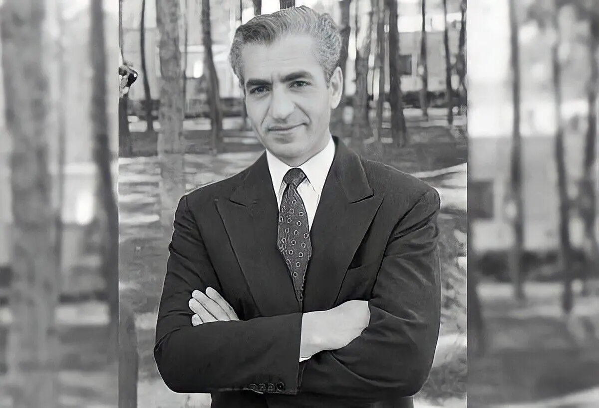 (عکس) خودروی شاه در بازگشت به تهران و برپایی «طاق نصرت»