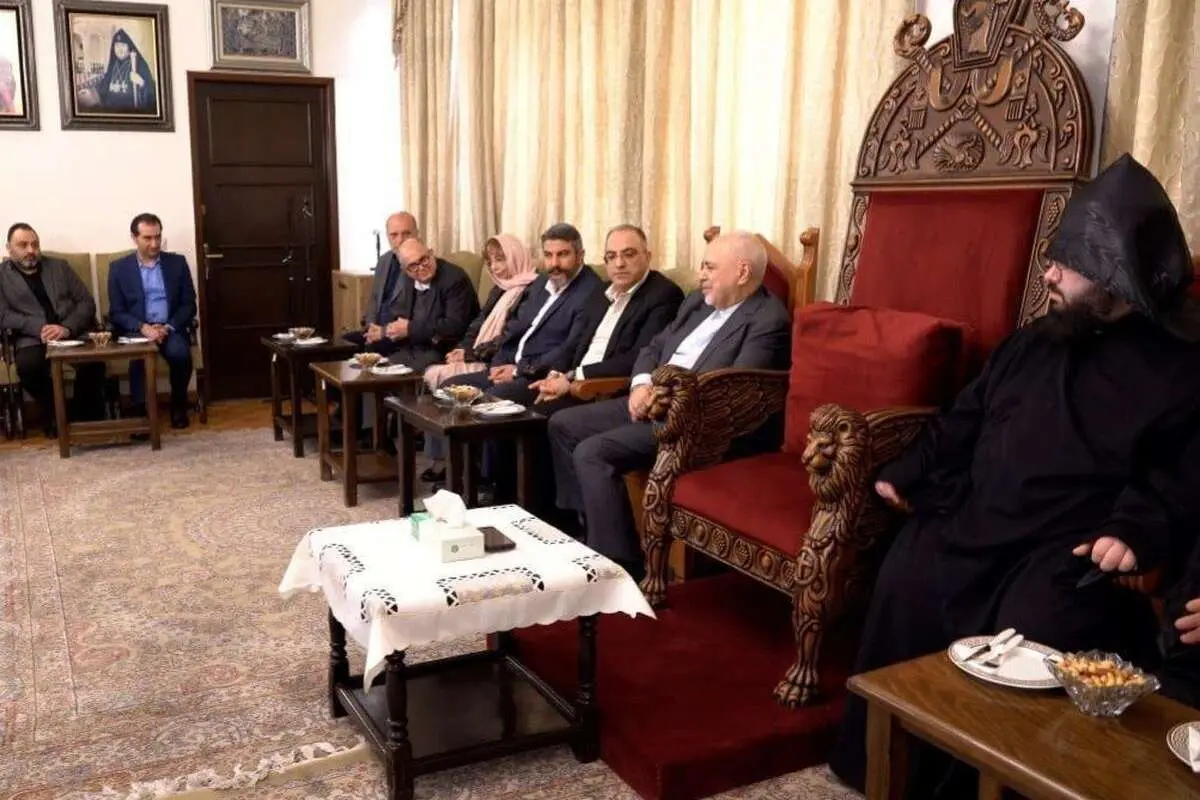 (تصاویر) بازدید ظریف از دو کلیسا در تهران
