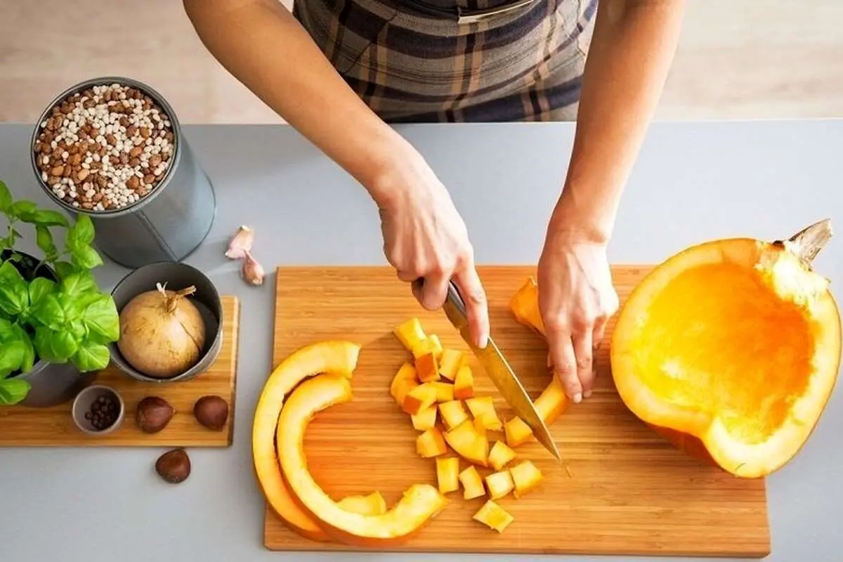 کدام مواد غذایی به آبرسانی بدن کمک میکند؟