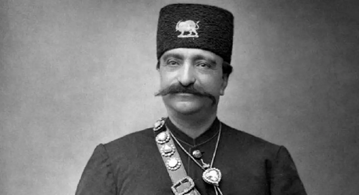 (عکس) مظفرالدین شاه دست در دست ملکه ایتالیا