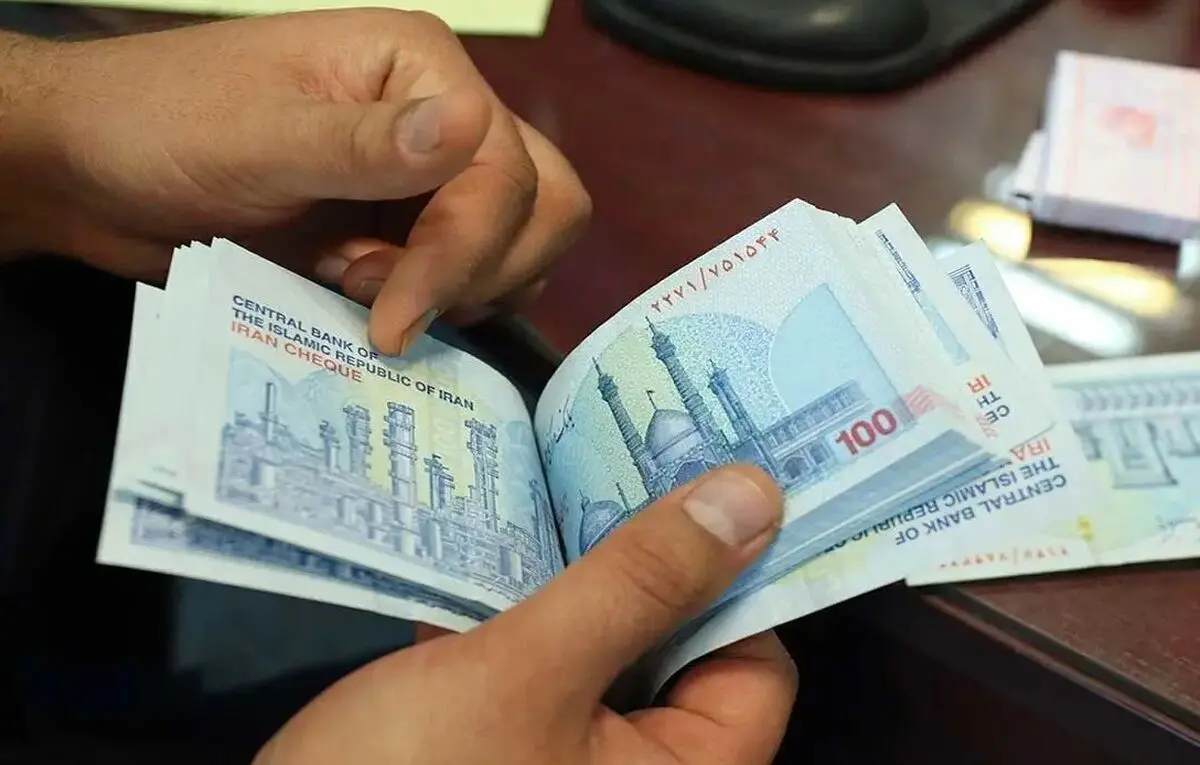در تعیین دستمزد ۱۴۰۴ احتمالِ افزایشِ قیمت بنزین و حذفِ ارز ترجیحی را در نظر بگیرید!