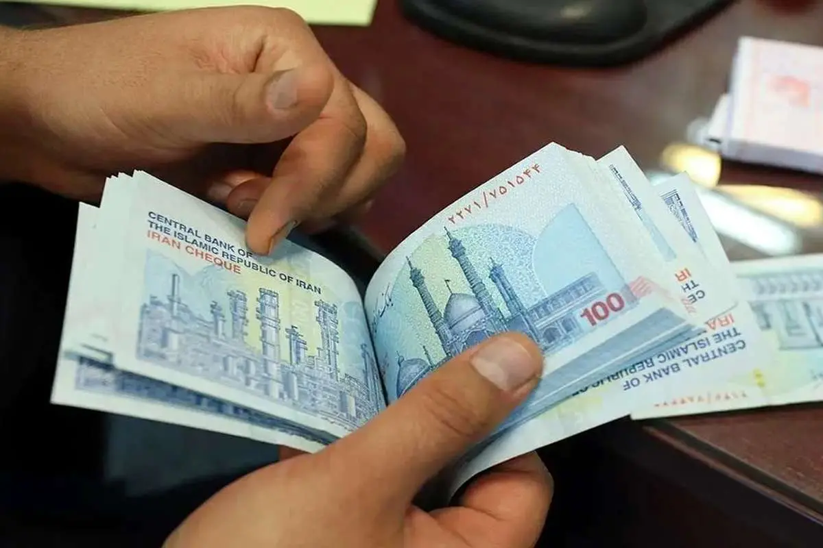 در تعیین دستمزد ۱۴۰۴ احتمالِ افزایشِ قیمت بنزین و حذفِ ارز ترجیحی را در نظر بگیرید!