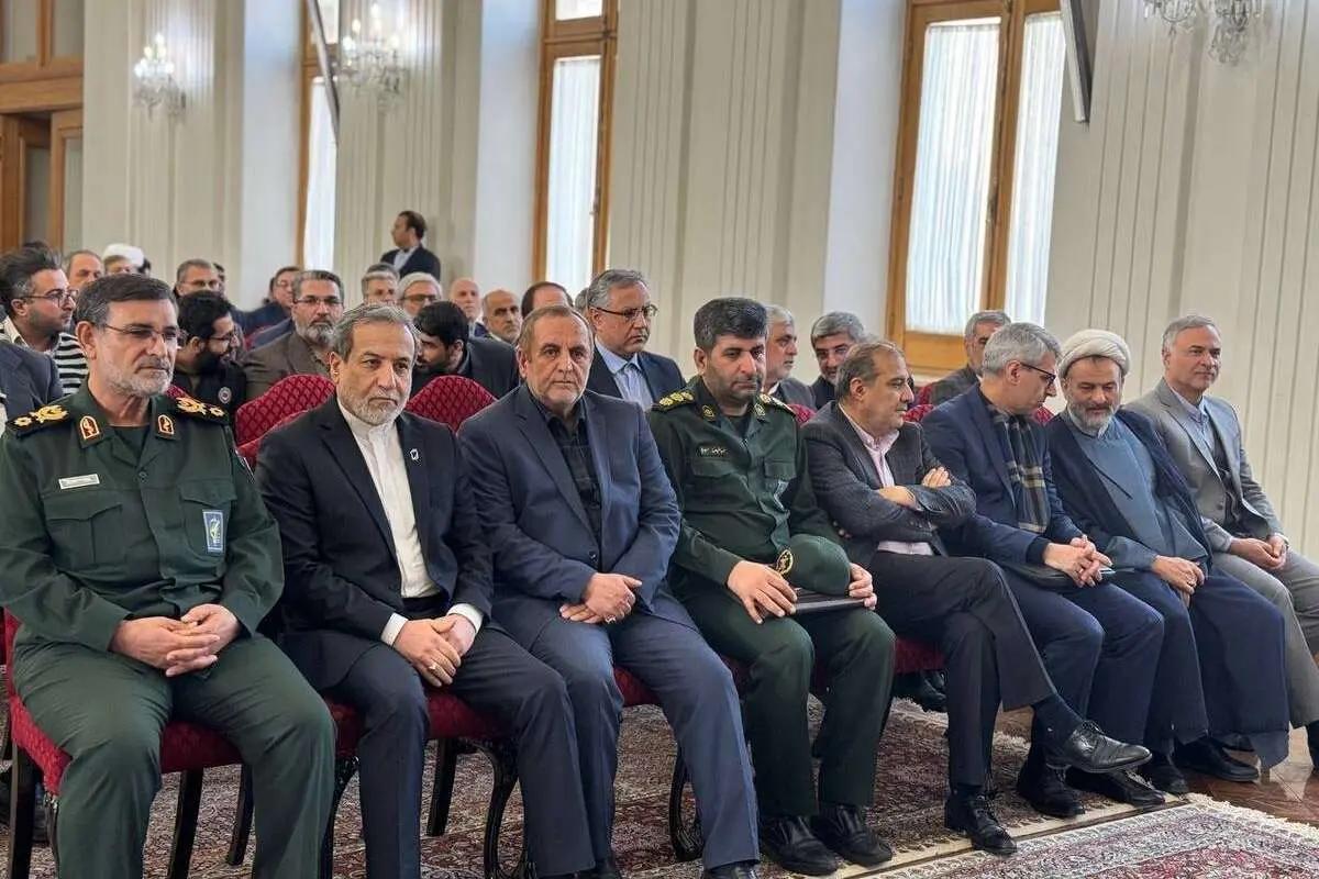 (تصاویر) تصاویر عراقچی در کنار فرماندهان سپاه پاسدارن