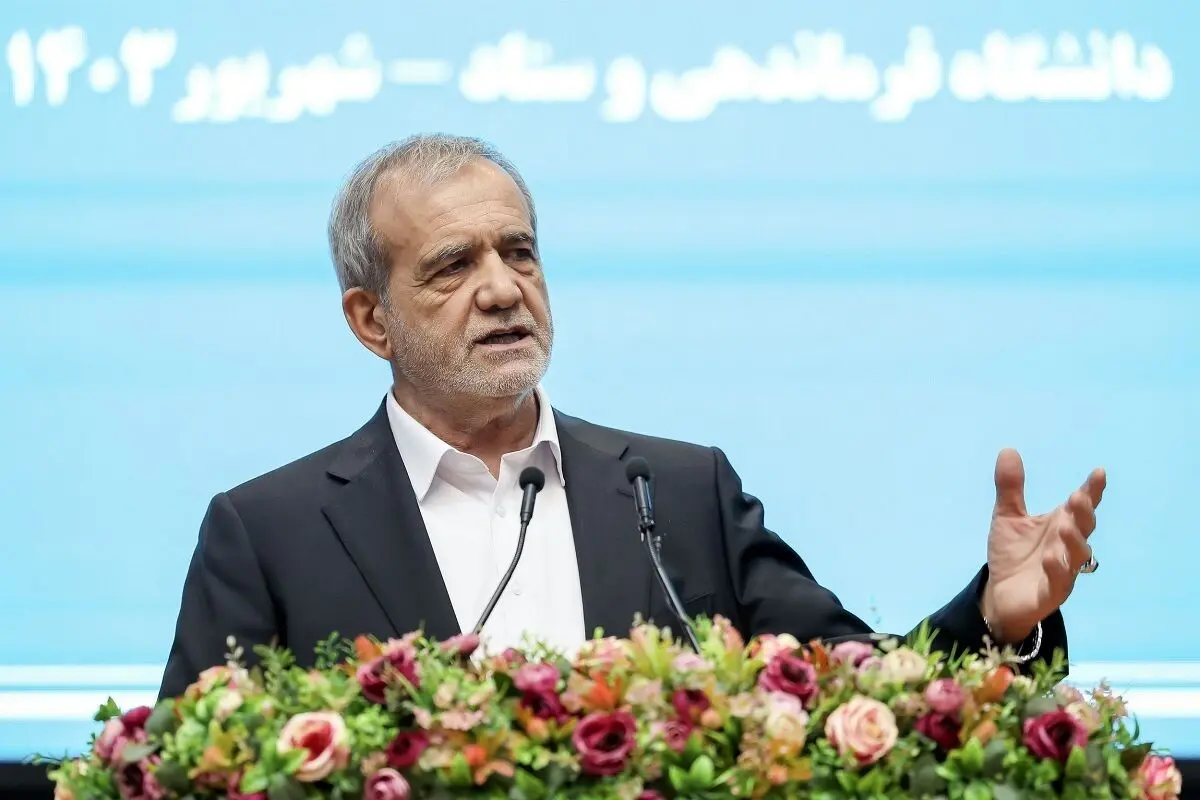 عکسی از احترام نظامی به مسعود پزشکیان؛ وزیر دفاع رئیسی و سردار رادان هم بودند