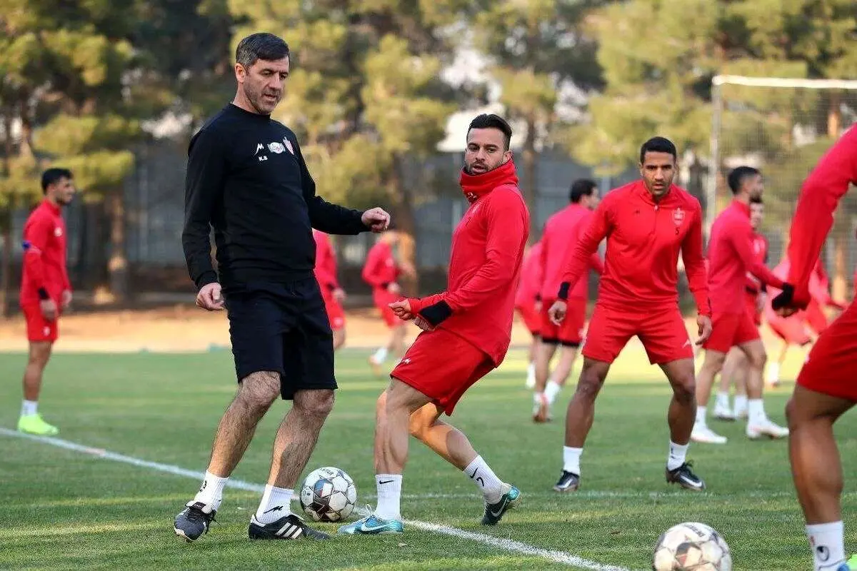 پرسپولیسیها راضی به رفتن کریم باقری نیستند