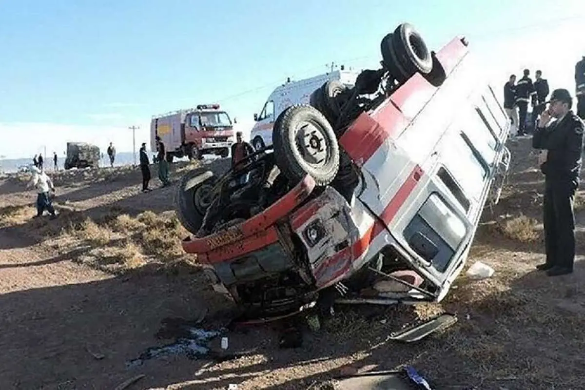 واژگونی مینی‌بوس حامل کادر درمان در شیراز