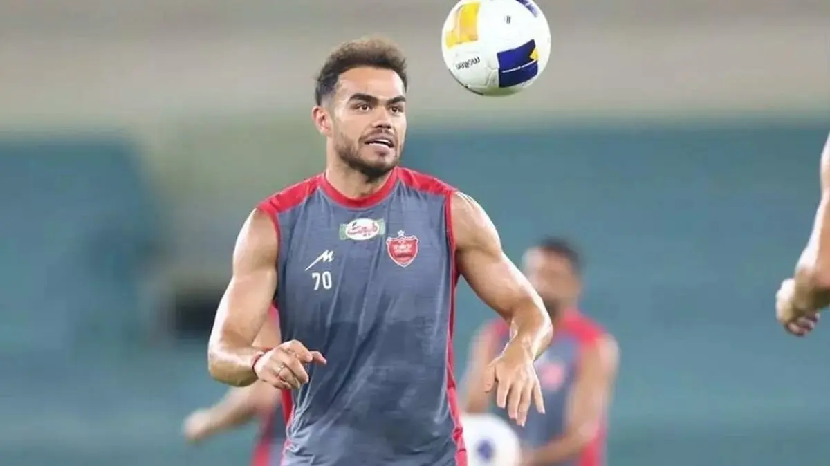 رسمی؛ اوستون اورونوف با پرسپولیس تمدید کرد