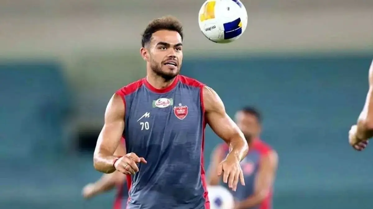 رسمی؛ اوستون اورونوف با پرسپولیس تمدید کرد