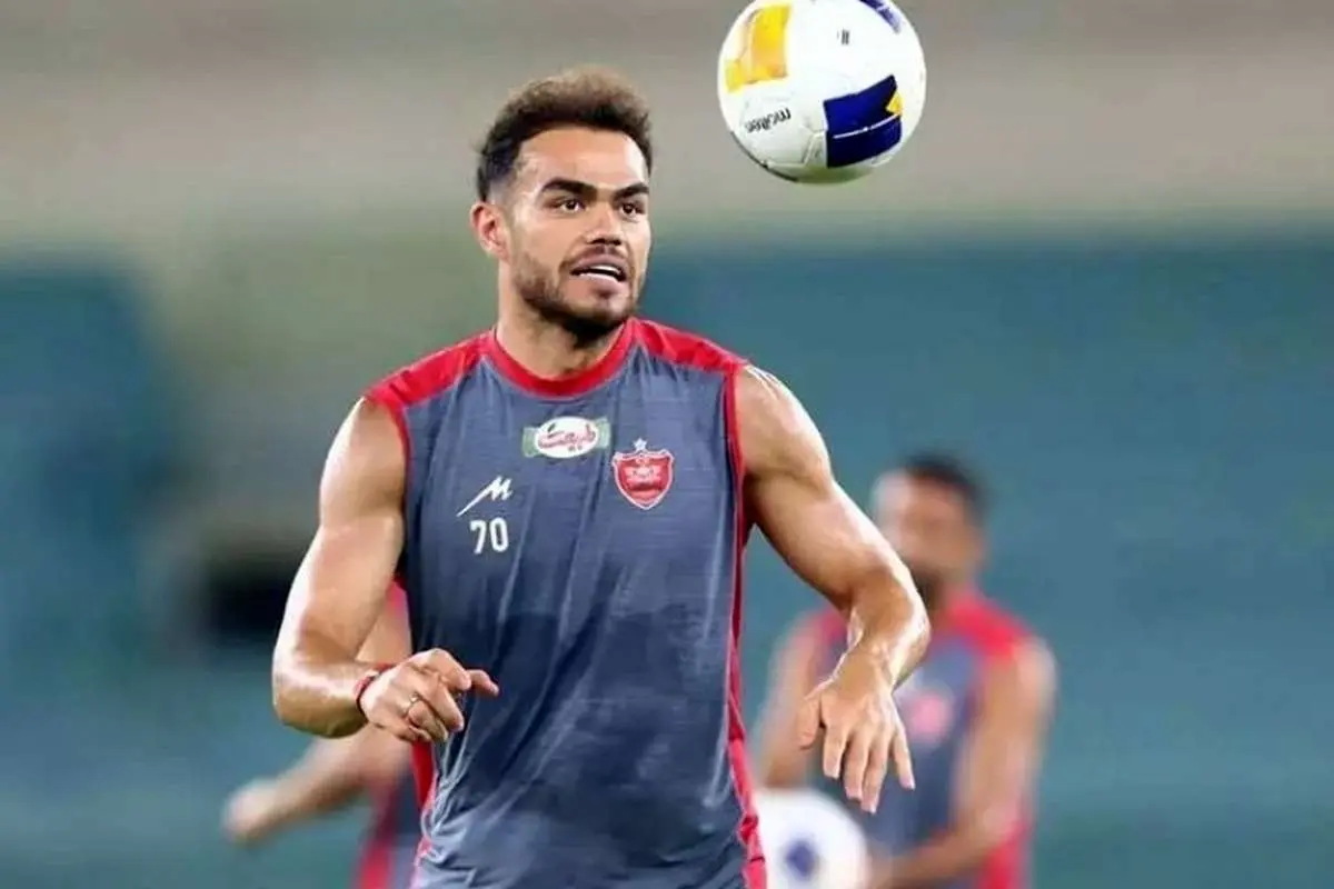 رسمی؛ اوستون اورونوف با پرسپولیس تمدید کرد