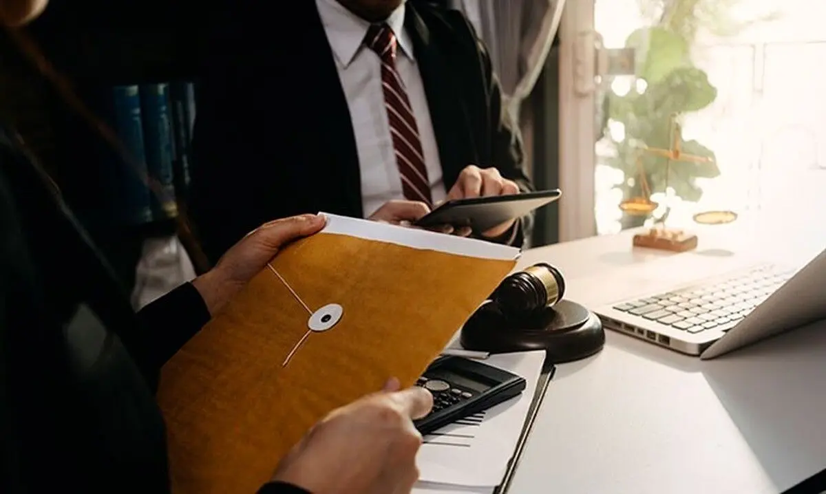 خدمات وکیل آنلاین مناسب برای چه کسانی هست؟