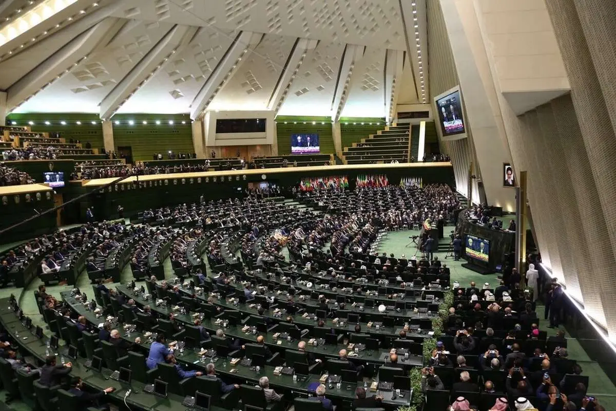 روزنامه همشهری: استیضاح وزیران موجب بیثباتی میشود و اعتماد مردم را از بین میبرد